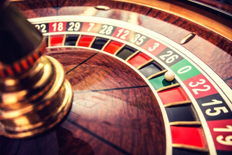 Perbedaan Judi dengan Investasi